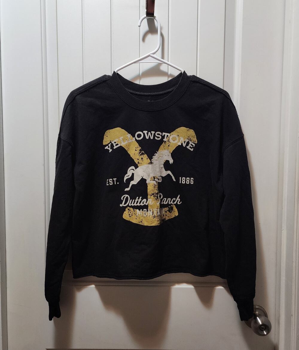 Yellowstone Dutton Ranch Women's Black Cropped Sweatshirt Size M